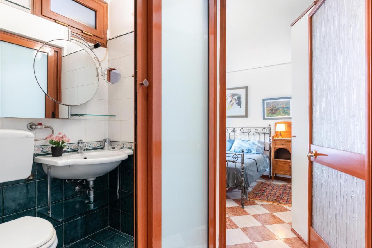 Via Etnea Cozy Apartment With Balcony Catania Bagian luar foto